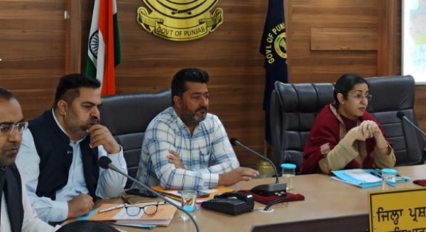 ਏ. ਡੀ. ਸੀ. ਸਟੈਂਪਸ ਅਤੇ ਰਜਿਸਟਰੇਸ਼ਨ ਸਬੰਧੀ ਰਿਕਵਰੀ ਦੀ ਸਮੀਖਿਆ ਕਰਦੇ ਹੋਏ।