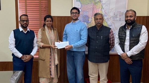 ਵਿਸ਼ੇਸ਼ ਬੱਚਿਆਂ ਦੇ ’ਵਿੰਗਜ਼’ ਪ੍ਰੋਜੈਕਟ ਲਈ ਮੁਹਾਲੀ ਨਿਵਾਸੀ ਉਦਿਤ ਗੁਪਤਾ 1.25 ਲੱਖ ਦਾ ਯੋਗਦਾਨ ਦਿੰਦੇ ਹੋਏ।