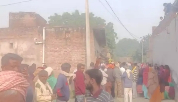 ਘਟਨਾ ਤੋਂ ਬਾਅਦ ਭੀੜ ਇਕੱਠੀ ਹੋ ਗਈ। ਘਟਨਾ ਤੋਂ ਬਾਅਦ ਭੀੜ ਇਕੱਠੀ ਹੋ ਗਈ।