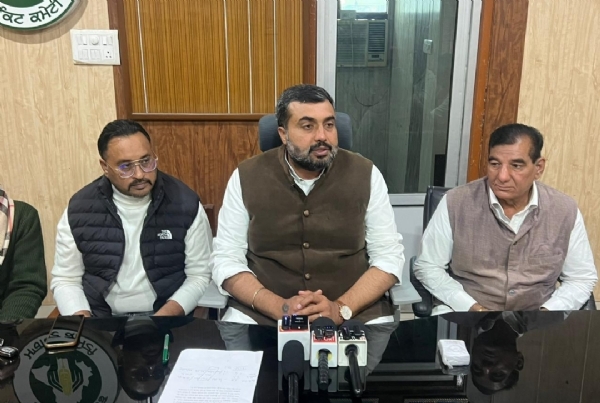 ਜਲਾਲਾਬਾਦ ਦੇ ਵਿਧਾਇਕ ਜਗਦੀਪ ਕੰਬੋਜ਼ ਗੋਲਡੀ ਪੱਤਰਕਾਰਾਂ ਨਾਲ ਗੱਲਬਾਤ ਦੌਰਾਨ।