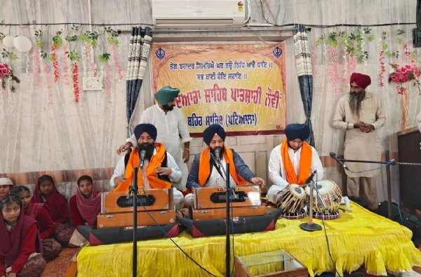 ਸ੍ਰੀ ਗੁਰੂ ਤੇਗ ਬਹਾਦਰ ਸਾਹਿਬ ਜੀ ਦੇ ਚਰਨ ਛੋਹ ਅਸਥਾਨ ਗੁਰਦੁਆਰਾ ਬਹਿਰ ਸਹਿਬ ਵਿਖੇ ਕਰਵਾਏ ਕੀਰਤਨ ਸਮਾਗਮ ਦੌਰਾਨ ਕੀਰਤਨ ਕਰਦਾ ਹੋਇਆ ਰਾਗੀ ਜਥਾ। ਸ੍ਰੀ ਗੁਰੂ ਤੇਗ ਬਹਾਦਰ ਸਾਹਿਬ ਜੀ ਦੇ ਚਰਨ ਛੋਹ ਅਸਥਾਨ ਗੁਰਦੁਆਰਾ ਬਹਿਰ ਸਹਿਬ ਵਿਖੇ ਕਰਵਾਏ ਕੀਰਤਨ ਸਮਾਗਮ ਦੌਰਾਨ ਕੀਰਤਨ ਕਰਦਾ ਹੋਇਆ ਰਾਗੀ ਜਥਾ।