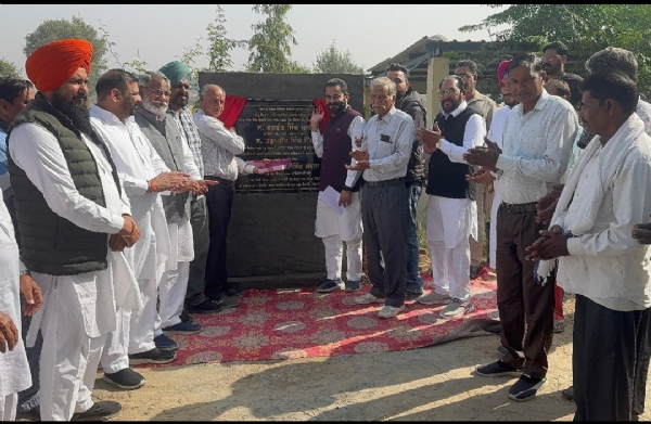 ਵਿਧਾਇਕ ਫਾਜ਼ਿਲਕਾ ਨੇ ਹਲਕੇ ਦੇ ਵੱਖ-ਵੱਖ ਪਿੰਡਾਂ ਵਿੱਚ ਵਿਕਾਸ ਕਾਰਜਾਂ ਦੇ ਨੀਹ ਪੱਥਰ ਰੱਖਦੇ ਹੋਏ। ਵਿਧਾਇਕ ਫਾਜ਼ਿਲਕਾ ਨੇ ਹਲਕੇ ਦੇ ਵੱਖ-ਵੱਖ ਪਿੰਡਾਂ ਵਿੱਚ ਵਿਕਾਸ ਕਾਰਜਾਂ ਦੇ ਨੀਹ ਪੱਥਰ ਰੱਖਦੇ ਹੋਏ।