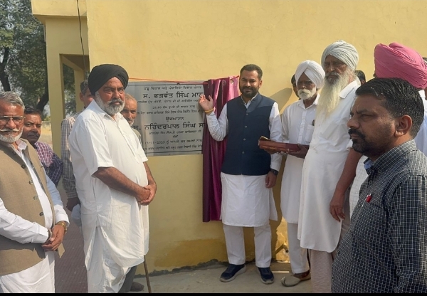 ਵਿਧਾਇਕ ਫਾਜ਼ਿਲਕਾ ਲਾਇਬੇ੍ਰਰੀ ਤੇ ਹੈਲਥ ਸੈਂਟਰ ਦਾ ਉਦਘਾਟਨ ਕਰਦੇ ਹੋਏ। ਵਿਧਾਇਕ ਫਾਜ਼ਿਲਕਾ ਲਾਇਬੇ੍ਰਰੀ ਤੇ ਹੈਲਥ ਸੈਂਟਰ ਦਾ ਉਦਘਾਟਨ ਕਰਦੇ ਹੋਏ।