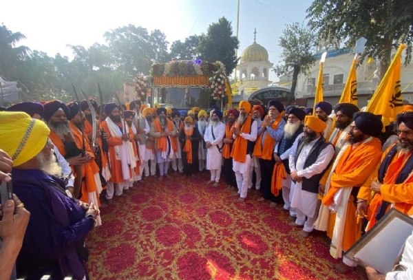 ਅਸਾਮ ਤੋਂ ਆਰੰਭ ਹੋਇਆ ਸ਼ਹੀਦੀ ਨਗਰ ਕੀਰਤਨ ਆਲਮਗੀਰ ਲੁਧਿਆਣਾ ਤੋਂ ਅਗਲੇ ਪੜਾਅ ਲਈ ਰਵਾਨਾ ਹੋਣ ਮੌਕੇ। ਅਸਾਮ ਤੋਂ ਆਰੰਭ ਹੋਇਆ ਸ਼ਹੀਦੀ ਨਗਰ ਕੀਰਤਨ ਆਲਮਗੀਰ ਲੁਧਿਆਣਾ ਤੋਂ ਅਗਲੇ ਪੜਾਅ ਲਈ ਰਵਾਨਾ ਹੋਣ ਮੌਕੇ।