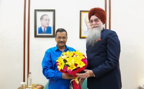 ਸਪੀਕਰ ਕੁਲਤਾਰ ਸੰਧਵਾਂ ਆਪ ਦੇ ਰਾਸ਼ਟਰੀ ਕਨਵੀਨਰ ਅਰਵਿੰਦ ਕੇਜਰੀਵਾਲ ਨੂੰ ਸ੍ਰੀ ਆਨੰਦਪੁਰ ਸਾਹਿਬ ਵਿਖੇ ਹੋਣ ਵਾਲੇ ਪੰਜਾਬ ਵਿਧਾਨ ਸਭਾ ਦੇ ਵਿਸ਼ੇਸ਼ ਸੈਸ਼ਨ ਵਿੱਚ ਸ਼ਾਮਲ ਹੋਣ ਲਈ ਸੱਦਾ ਦਿੰਦੇ ਹੋਏ। ਸਪੀਕਰ ਕੁਲਤਾਰ ਸੰਧਵਾਂ ਆਪ ਦੇ ਰਾਸ਼ਟਰੀ ਕਨਵੀਨਰ ਅਰਵਿੰਦ ਕੇਜਰੀਵਾਲ ਨੂੰ ਸ੍ਰੀ ਆਨੰਦਪੁਰ ਸਾਹਿਬ ਵਿਖੇ ਹੋਣ ਵਾਲੇ ਪੰਜਾਬ ਵਿਧਾਨ ਸਭਾ ਦੇ ਵਿਸ਼ੇਸ਼ ਸੈਸ਼ਨ ਵਿੱਚ ਸ਼ਾਮਲ ਹੋਣ ਲਈ ਸੱਦਾ ਦਿੰਦੇ ਹੋਏ।