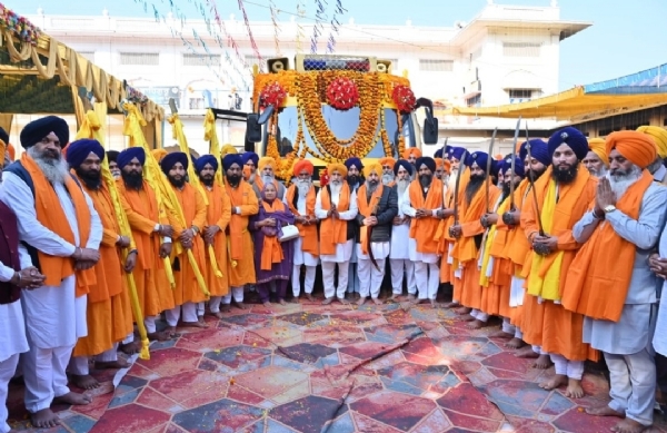 ਗੁਰਦੁਆਰਾ ਮਟਨ ਸਾਹਿਬ ਤੋਂ ਆਰੰਭ ਹੋਇਆ ਨਗਰ ਕੀਰਤਨ ਤੀਸਰੇ ਦਿਨ ਗੁਰਦੁਆਰਾ ਬਾਰਠ ਸਾਹਿਬ ਤੋਂ ਅਗਲੇ ਪੜਾਅ ਲਈ ਰਵਾਨਾ ਹੁੰਦਾ ਹੋਇਆ। ਗੁਰਦੁਆਰਾ ਮਟਨ ਸਾਹਿਬ ਤੋਂ ਆਰੰਭ ਹੋਇਆ ਨਗਰ ਕੀਰਤਨ ਤੀਸਰੇ ਦਿਨ ਗੁਰਦੁਆਰਾ ਬਾਰਠ ਸਾਹਿਬ ਤੋਂ ਅਗਲੇ ਪੜਾਅ ਲਈ ਰਵਾਨਾ ਹੁੰਦਾ ਹੋਇਆ।