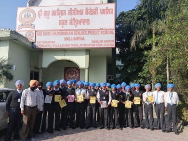 ਗੁਰਦਾਸਪੁਰ ਵਿਖੇ ਤੰਬਾਕੂ ਦੇ ਮਾੜੇ ਪ੍ਰਭਾਵਾਂ ਬਾਰੇ ਜਾਗਰੂਕ ਕੀਤੇ ਜਾਣ ਦਾ ਦ੍ਰਿਸ਼। ਗੁਰਦਾਸਪੁਰ ਵਿਖੇ ਤੰਬਾਕੂ ਦੇ ਮਾੜੇ ਪ੍ਰਭਾਵਾਂ ਬਾਰੇ ਜਾਗਰੂਕ ਕੀਤੇ ਜਾਣ ਦਾ ਦ੍ਰਿਸ਼।