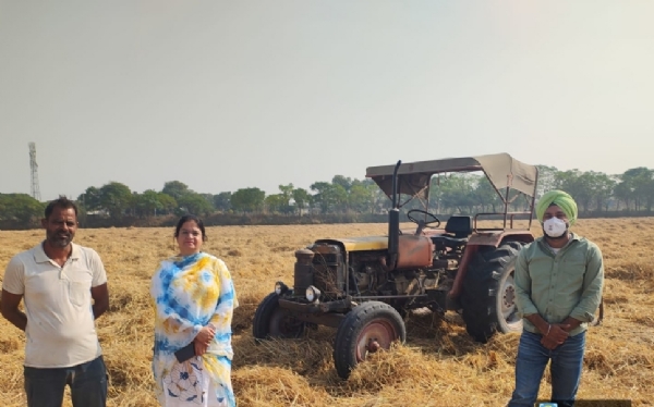 ਮੁੱਖ ਖੇਤੀਬਾੜੀ ਅਫਸਰ ਕਿਸਾਨਾਂ ਨੂੰ ਪਰਾਲੀ ਸਾੜੇ ਬਿਨਾਂ ਪ੍ਰਬੰਧਨ ਲਈ ਪ੍ਰੇਰਿਤ ਕਰਦੇ ਹੋਏ। ਮੁੱਖ ਖੇਤੀਬਾੜੀ ਅਫਸਰ ਕਿਸਾਨਾਂ ਨੂੰ ਪਰਾਲੀ ਸਾੜੇ ਬਿਨਾਂ ਪ੍ਰਬੰਧਨ ਲਈ ਪ੍ਰੇਰਿਤ ਕਰਦੇ ਹੋਏ।