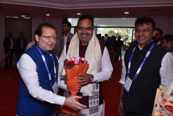 ਹਰਿਆਣਾ ਦੇ ਸੈਰ ਸਪਾਟਾ ਮੰਤਰੀ ਅਰਵਿੰਦ ਸ਼ਰਮਾ ਰਾਜਸਥਾਨ ਦੇ ਮੁੱਖ ਮੰਤਰੀ ਭਜਨ ਲਾਲ ਨੂੰ ਜਲੇਬੀ ਭੇਟ ਕਰਦੇ ਹੋਏ ਹਰਿਆਣਾ ਦੇ ਸੈਰ ਸਪਾਟਾ ਮੰਤਰੀ ਅਰਵਿੰਦ ਸ਼ਰਮਾ ਰਾਜਸਥਾਨ ਦੇ ਮੁੱਖ ਮੰਤਰੀ ਭਜਨ ਲਾਲ ਨੂੰ ਜਲੇਬੀ ਭੇਟ ਕਰਦੇ ਹੋਏ