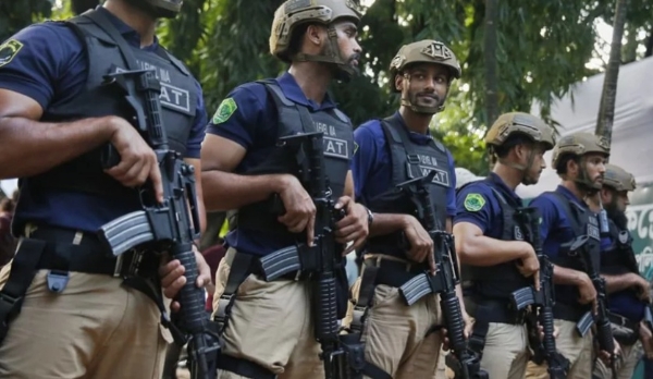 ਬੰਗਲਾਦੇਸ਼ ਦੀ ਰਾਜਧਾਨੀ ਵਿੱਚ ਬੇਮਿਸਾਲ ਸੁਰੱਖਿਆ ਉਪਾਅ ਕੀਤੇ ਗਏ ਹਨ। ਫੋਟੋ: ਢਾਕਾ ਟ੍ਰਿਬਿਊਨ ਬੰਗਲਾਦੇਸ਼ ਦੀ ਰਾਜਧਾਨੀ ਵਿੱਚ ਬੇਮਿਸਾਲ ਸੁਰੱਖਿਆ ਉਪਾਅ ਕੀਤੇ ਗਏ ਹਨ। ਫੋਟੋ: ਢਾਕਾ ਟ੍ਰਿਬਿਊਨ