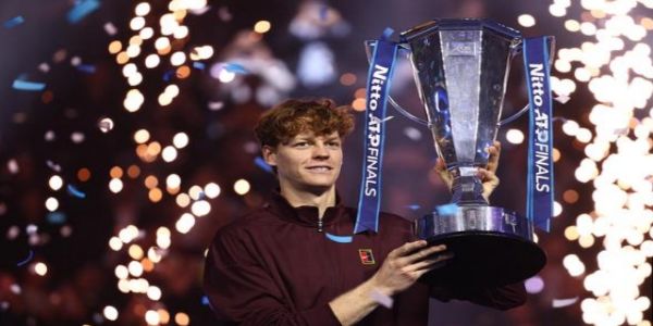 ਏਟੀਪੀ ਫਾਈਨਲਜ਼ : ਜੈਨਿਕ ਸਿਨਰ ਨੇ ਅਲਕਰਾਜ਼ ਨੂੰ ਸਿੱਧੇ ਸੈੱਟਾਂ ਵਿੱਚ ਹਰਾ ਕੇ ਲਗਾਤਾਰ ਦੂਜੀ ਵਾਰ ਜਿੱਤਿਆ ਖਿਤਾਬ