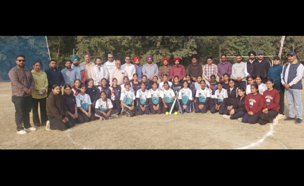 ਸਾਫਟਬਾਲ ਅੰਡਰ 19 ਲੜਕੀਆਂ ਦੇ ਕਰਵਾਏ ਗਏ ਮੁਕਾਬਲੇ ਦੀ ਸ਼ੁਰੂਆਤ ਦਾ ਦ੍ਰਿਸ਼। ਸਾਫਟਬਾਲ ਅੰਡਰ 19 ਲੜਕੀਆਂ ਦੇ ਕਰਵਾਏ ਗਏ ਮੁਕਾਬਲੇ ਦੀ ਸ਼ੁਰੂਆਤ ਦਾ ਦ੍ਰਿਸ਼।