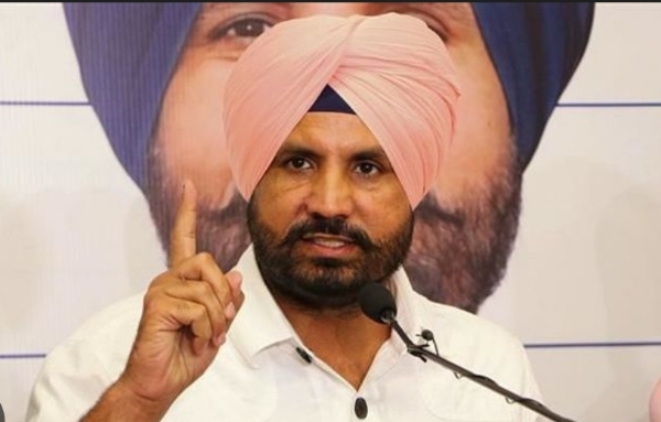 ਅਮਰਿੰਦਰ ਸਿੰਘ ਰਾਜਾ ਵੜਿੰਗ। ਅਮਰਿੰਦਰ ਸਿੰਘ ਰਾਜਾ ਵੜਿੰਗ।