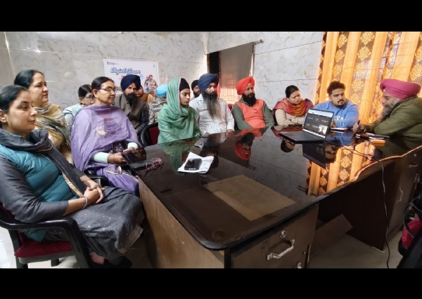 ਜਲ ਜੀਵਨ ਮਿਸ਼ਨ ਦੇ ਤਹਿਤ ਕੇਂਦਰ ਸਰਕਾਰ ਵੱਲੋਂ ਵੀਡੀਓ ਕਾਨਫਰੰਸ ਰਾਹੀਂ ਪਿੰਡ ਪਰਾਚਾ ਦੀ ਜਲ ਸਪਲਾਈ ਸਕੀਮ ਬਾਰੇ ਵਿਚਾਰ ਚਰਚਾ ਕੀਤੇ ਜਾਣ ਦਾ ਦ੍ਰਿਸ਼।