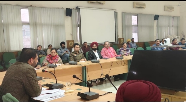 ਵਿਸ਼ਾਲ ਨਗਰ ਕੀਰਤਨ ਧਾਰਮਿਕ ਯਾਤਰਾ ਸੰਬੰਧੀ ਪ੍ਰਬੰਧਾਂ ਦਾ ਜਾਇਜ਼ਾ ਲੈਂਦੇ ਹੋਏ ਵਧੀਕ ਡਿਪਟੀ ਕਮਿਸ਼ਨਰ ਦਮਨਜੀਤ ਸਿੰਘ। ਵਿਸ਼ਾਲ ਨਗਰ ਕੀਰਤਨ ਧਾਰਮਿਕ ਯਾਤਰਾ ਸੰਬੰਧੀ ਪ੍ਰਬੰਧਾਂ ਦਾ ਜਾਇਜ਼ਾ ਲੈਂਦੇ ਹੋਏ ਵਧੀਕ ਡਿਪਟੀ ਕਮਿਸ਼ਨਰ ਦਮਨਜੀਤ ਸਿੰਘ।