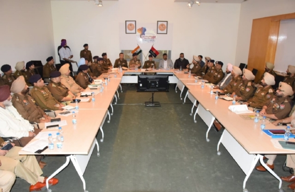 ਡੀਜੀਪੀ ਗੌਰਵ ਯਾਦਵ ਸ੍ਰੀ ਅਨੰਦਪੁਰ ਸਾਹਿਬ ਵਿਖੇ ਹੋਣ ਵਾਲੇ ਵਿਸ਼ਾਲ ਸਮਾਗਮਾਂ ਦੀਆਂ ਸੁਰੱਖਿਆ ਤਿਆਰੀਆਂ ਦਾ ਜਾਇਜ਼ਾ ਲੈਂਦੇ ਹੋਏ। ਡੀਜੀਪੀ ਗੌਰਵ ਯਾਦਵ ਸ੍ਰੀ ਅਨੰਦਪੁਰ ਸਾਹਿਬ ਵਿਖੇ ਹੋਣ ਵਾਲੇ ਵਿਸ਼ਾਲ ਸਮਾਗਮਾਂ ਦੀਆਂ ਸੁਰੱਖਿਆ ਤਿਆਰੀਆਂ ਦਾ ਜਾਇਜ਼ਾ ਲੈਂਦੇ ਹੋਏ।