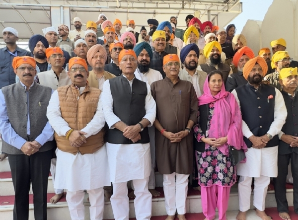 ਪੰਜਾਬ ਦੇ ਕੋਰ ਗਰੁੱਪ ਮੈਂਬਰ ਤਖਤ ਸ਼੍ਰੀ ਕੇਸਗੜ੍ਹ ਸਾਹਿਬ ਵਿਖੇ ਪੰਜਾਬ ਦੀ ਚੜ੍ਹਦੀ ਕਲਾ ਦੀ ਅਰਦਾਸ ਕਰਨ ਮੌਕੇ।