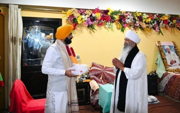 ਮਹਾਂਪੁਰਖ ਸੰਤ ਬਾਬਾ ਲੱਖਾ ਸਿੰਘ ਜੀ (ਨਾਨਕਸਰ ਸਾਹਿਬ ਵਾਲਿਆਂ) ਨਾਲ ਵਿਸ਼ੇਸ਼ ਮੁਲਾਕਾਤ ਦੌਰਾਨ ਮੰਤਰੀ ਤਰੁਣਪ੍ਰੀਤ ਸਿੰਘ ਸੋਂਦ।