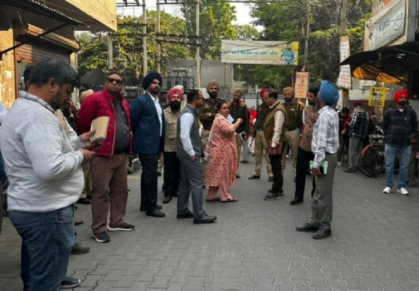 ਅਲੌਕਿਕ ਨਗਰ ਕੀਰਤਨ ਦੀਆਂ ਤਿਆਰੀਆਂ ਦਾ ਜਾਇਜ਼ਾ ਲੈਂਦੇ ਹੋਏ ਵਧੀਕ ਡਿਪਟੀ ਕਮਿਸ਼ਨਰ (ਜ) ਮੈਡਮ ਹਰਜੋਤ ਕੌਰ। ਅਲੌਕਿਕ ਨਗਰ ਕੀਰਤਨ ਦੀਆਂ ਤਿਆਰੀਆਂ ਦਾ ਜਾਇਜ਼ਾ ਲੈਂਦੇ ਹੋਏ ਵਧੀਕ ਡਿਪਟੀ ਕਮਿਸ਼ਨਰ (ਜ) ਮੈਡਮ ਹਰਜੋਤ ਕੌਰ।