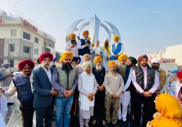 ਸ਼ਹੀਦੀ ਦਿਹਾੜੇ ਦੇ ਸਨਮੁੱਖ ਨਾਨਕਿਆਣਾ ਚੌਕ ਵਿਖੇ ਖੰਡਾ ਸਾਹਿਬ ਸੁਸ਼ੋਭਿਤ ਕੀਤੇ ਜਾਣ ਮੌਕੇ ਵਿਧਾਇਕ ਨਰਿੰਦਰ ਕੌਰ ਭਰਾਜ।