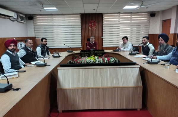 ਨਗਰ ਕੀਰਤਨ ਦੀ ਆਮਦ ਨੂੰ ਲੈ ਕੇ ਕੀਤੀਆਂ ਤਿਆਰੀਆਂ ਦਾ ਜਾਇਜ਼ਾ ਲੈਂਦੇ ਹੋਏ ਡਿਪਟੀ ਕਮਿਸ਼ਨਰ ਰਾਹੁਲ।