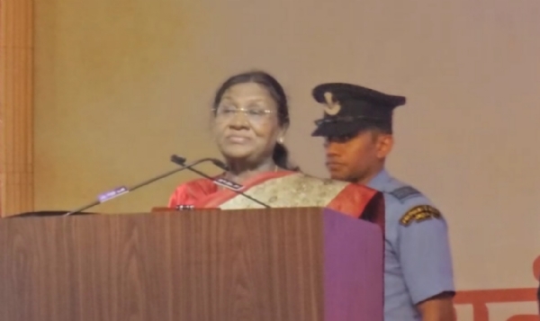 ਰਾਸ਼ਟਰਪਤੀ ਦ੍ਰੋਪਦੀ ਮੁਰਮੂ ਸਮਾਰੋਹ ਨੂੰ ਸੰਬੋਧਨ ਕਰਦੇ ਹੋਏ