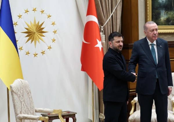 ਅੰਕਾਰਾ ਵਿੱਚ ਯੂਕਰੇਨ ਦੇ ਰਾਸ਼ਟਰਪਤੀ ਵਲਾਦੀਮੀਰ ਜ਼ੇਲੇਂਸਕੀ ਅਤੇ ਤੁਰਕੀ ਦੇ ਰਾਸ਼ਟਰਪਤੀ ਰੇਸੇਪ ਤੈਯਪ ਏਰਦੋਗਨ। ਫੋਟੋ ਸ਼ਿਸ਼ਟਾਚਾਰ ਤੁਰਕੀ ਦੇ ਰਾਸ਼ਟਰਪਤੀ ਦਫ਼ਤਰ ਅੰਕਾਰਾ ਵਿੱਚ ਯੂਕਰੇਨ ਦੇ ਰਾਸ਼ਟਰਪਤੀ ਵਲਾਦੀਮੀਰ ਜ਼ੇਲੇਂਸਕੀ ਅਤੇ ਤੁਰਕੀ ਦੇ ਰਾਸ਼ਟਰਪਤੀ ਰੇਸੇਪ ਤੈਯਪ ਏਰਦੋਗਨ। ਫੋਟੋ ਸ਼ਿਸ਼ਟਾਚਾਰ ਤੁਰਕੀ ਦੇ ਰਾਸ਼ਟਰਪਤੀ ਦਫ਼ਤਰ