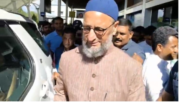 ਬਾਗਡੋਗਰਾ ਹਵਾਈ ਅੱਡੇ ਤੋਂ ਰਵਾਨਾ ਹੋਣ ਸਮੇਂ ਏਆਈਐਮਆਈਐਮ ਦੇ ਮੁਖੀ ਅਸਦੁਦੀਨ ਓਵੈਸੀ