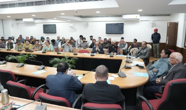 ਸਟੇਟ ਆਰਗੇਨਾਈਜ਼ੇਸ਼ਨ ਫਾਰ ਸੋਸ਼ਲ ਸਰਵਿਸ ਐਂਡ ਵਲੰਟਰੀ ਐਕਸ਼ਨ (ਸੋਸਵਾ) ਦੀ ਅਗਵਾਈ ਵਾਲੇ ਐਨ.ਓ.ਜੀਜ਼ (ਗੈਰ-ਸਰਕਾਰੀ ਸੰਗਠਨਾਂ) ਦੀ ਸਮੀਖਿਆ ਮੀਟਿੰਗ ਨੂੰ ਸੰਬੋਧਨ ਕਰਦੇ ਹੋਏ ਮੰਤਰੀ ਡਾ. ਬਲਜੀਤ ਕੌਰ।