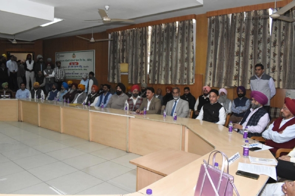 ਪੰਜਾਬ ਸਹਿਕਾਰੀ ਖੇਤੀਬਾੜੀ ਵਿਕਾਸ ਬੈਂਕ ਨੇ ਕਿਸਾਨਾਂ ਲਈ ਲੋਨ ਸਕੀਮ ਮੁੜ ਸ਼ੁਰੂ ਕੀਤੀ ਪੰਜਾਬ ਸਹਿਕਾਰੀ ਖੇਤੀਬਾੜੀ ਵਿਕਾਸ ਬੈਂਕ ਨੇ ਕਿਸਾਨਾਂ ਲਈ ਲੋਨ ਸਕੀਮ ਮੁੜ ਸ਼ੁਰੂ ਕੀਤੀ