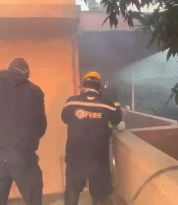 ਗੋਧਰਾ ਅੱਗ ਵਿੱਚ 4 ਮੌਤਾਂ ਗੋਧਰਾ ਅੱਗ ਵਿੱਚ 4 ਮੌਤਾਂ