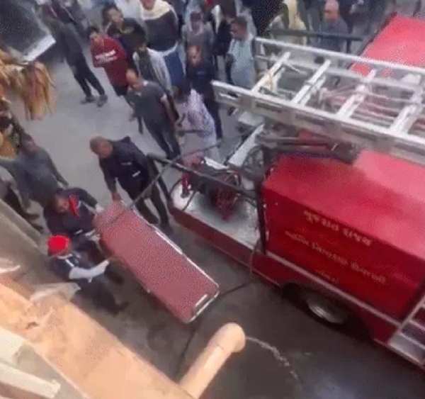 ਗੋਧਰਾ ਅੱਗ ਵਿੱਚ 4 ਮੌਤਾਂ ਗੋਧਰਾ ਅੱਗ ਵਿੱਚ 4 ਮੌਤਾਂ