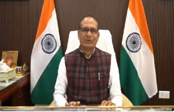 ਕੇਂਦਰੀ ਮੰਤਰੀ ਸ਼ਿਵਰਾਜ ਸਿੰਘ ਚੌਹਾਨ ਫ਼ਸਲ ਬੀਮਾ ਯੋਜਨਾ ਦੇ ਵਿਸਥਾਰ ਬਾਰੇ ਜਾਣਕਾਰੀ ਦਿੰਦੇ ਹੋਏ।