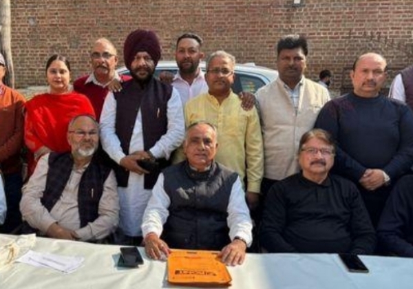 ਹਲਕਾ ਇੰਚਾਰਜ ਰਮਨ ਬਹਿਲ ਪੱਤਰਕਾਰਾਂ ਨਾਲ ਗੱਲਬਾਤ ਦੌਰਾਨ।