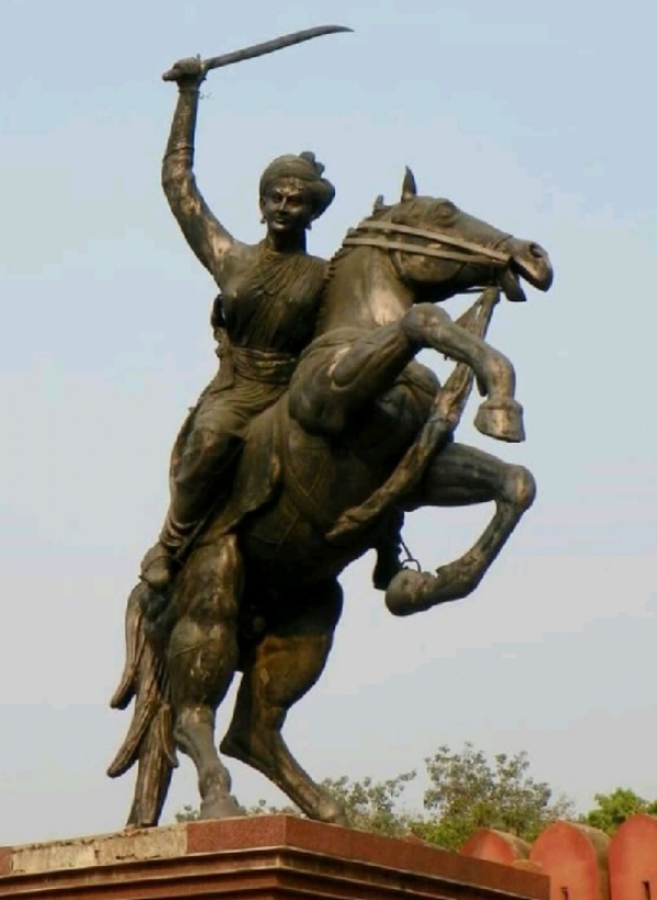 ਝਲਕਾਰੀ ਬਾਈ ਦਾ ਬੁੱਤ। ਫੋਟੋ: ਇੰਟਰਨੈੱਟ ਮੀਡੀਆ