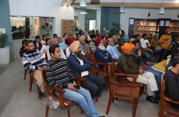 ਭਾਸ਼ਾ ਵਿਭਾਗ ਵੱਲੋਂ ਕਰਵਾਏ ਗਏ ਰਾਜ ਪੱਧਰੀ ਕਵੀ ਦਰਬਾਰ ਦਾ ਦ੍ਰਿਸ਼. ਭਾਸ਼ਾ ਵਿਭਾਗ ਵੱਲੋਂ ਕਰਵਾਏ ਗਏ ਰਾਜ ਪੱਧਰੀ ਕਵੀ ਦਰਬਾਰ ਦਾ ਦ੍ਰਿਸ਼.