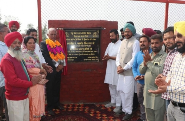 ਮੰਤਰੀ ਬਰਿੰਦਰ ਕੁਮਾਰ ਗੋਇਲ ਲਹਿਰਾਗਾਗਾ ਹਲਕੇ ਦੀਆਂ 05 ਸੜਕ ਦੇ ਕੰਮ ਦੀ ਸ਼ੁਰੂਆਤ ਕਰਦੇ ਹੋਏ.