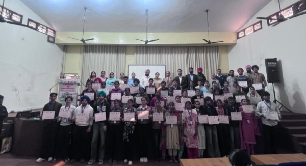 ਫਰੀਦਕੋਟ ਵਿੱਚ ‘ਯੁਵਾ ਆਪਦਾ ਮਿਤ੍ਰ’ ਟ੍ਰੇਨਿੰਗ ਦਾ ਸਮਾਪਨ ਸਮਾਰੋਹ ਦਾ ਦ੍ਰਿਸ਼।