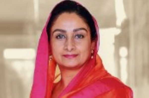 ਹਰਸਿਮਰਤ ਕੌਰ ਬਾਦਲ। ਹਰਸਿਮਰਤ ਕੌਰ ਬਾਦਲ।