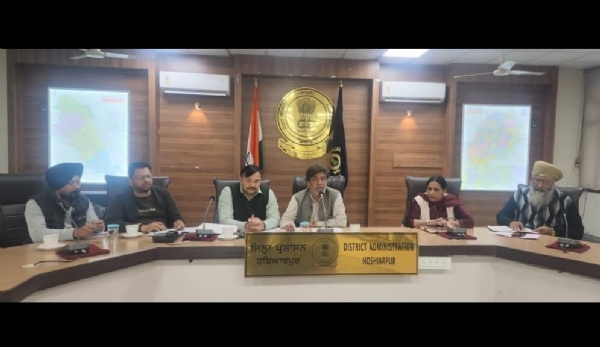 ਵਿਧਾਇਕ ਬ੍ਰਮ ਸ਼ੰਕਰ ਜਿੰਪਾ ਇੱਕ ਮਹੱਤਵਪੂਰਨ ਮੀਟਿੰਗ ਦੌਰਾਨ।