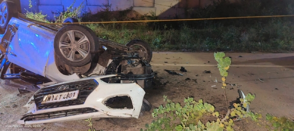 ਨੁਕਸਾਨੀ ਗਈ ਕਾਰ ਦੀ ਤਸਵੀਰ ਨੁਕਸਾਨੀ ਗਈ ਕਾਰ ਦੀ ਤਸਵੀਰ