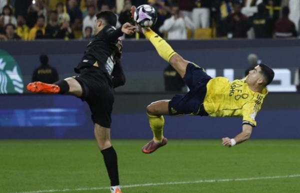 ਰੋਨਾਲਡੋ ਬਾਸਾਈਕਲ ਕਿੱਕ ਮਾਰਦੇ ਹੋਏ ਰੋਨਾਲਡੋ ਬਾਸਾਈਕਲ ਕਿੱਕ ਮਾਰਦੇ ਹੋਏ