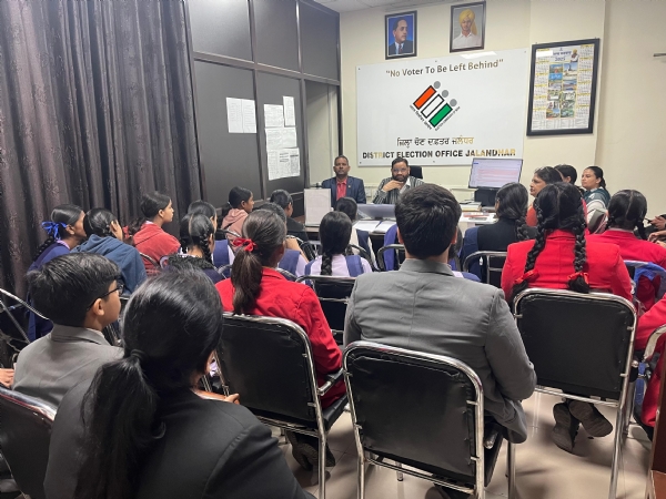 ਚੇਤਨਾ ਵਿੱਦਿਅਕ ਟੂਰ ਤਹਿਤ ਵਿਦਿਆਰੀਥੀਆਂ ਨੂੰ ਕਰਵਾਇਆ ਜ਼ਿਲ੍ਹਾ ਚੋਣ ਦਫ਼ਤਰ ਦਾ ਦੌਰਾ ਚੇਤਨਾ ਵਿੱਦਿਅਕ ਟੂਰ ਤਹਿਤ ਵਿਦਿਆਰੀਥੀਆਂ ਨੂੰ ਕਰਵਾਇਆ ਜ਼ਿਲ੍ਹਾ ਚੋਣ ਦਫ਼ਤਰ ਦਾ ਦੌਰਾ
