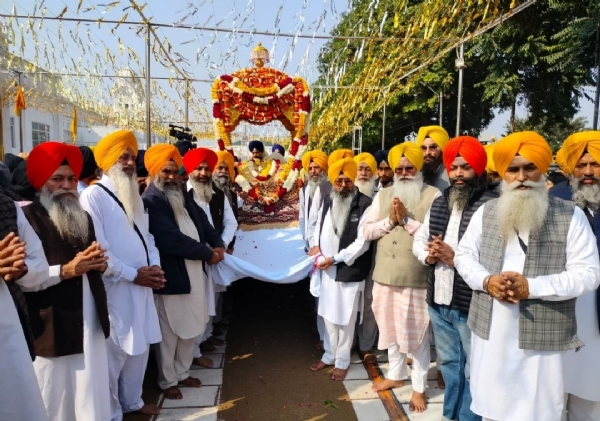 ਸ੍ਰੀ ਗੁਰੂ ਤੇਗ ਬਹਾਦਰ ਸਾਹਿਬ ਦੇ 350 ਸਾਲਾ ਸ਼ਹੀਦੀ ਦਿਹਾੜੇ ਸਬੰਧੀ ਸ੍ਰੀ ਅਕਾਲ ਤਖ਼ਤ ਸਾਹਿਬ ਤੋਂ ਸਜਾਏ ਨਗਰ ਕੀਰਤਨ ਦਾ ਦ੍ਰਿਸ਼। ਸ੍ਰੀ ਗੁਰੂ ਤੇਗ ਬਹਾਦਰ ਸਾਹਿਬ ਦੇ 350 ਸਾਲਾ ਸ਼ਹੀਦੀ ਦਿਹਾੜੇ ਸਬੰਧੀ ਸ੍ਰੀ ਅਕਾਲ ਤਖ਼ਤ ਸਾਹਿਬ ਤੋਂ ਸਜਾਏ ਨਗਰ ਕੀਰਤਨ ਦਾ ਦ੍ਰਿਸ਼।
