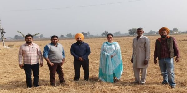 ਮੁੱਖ ਖੇਤੀਬਾੜੀ ਅਫ਼ਸਰ ਫਾਜ਼ਿਲਕਾ ਨੇ ਕਿਸਾਨਾਂ ਨੂੰ ਪਰਾਲੀ ਪ੍ਰਬੰਧਨ ਬਾਰੇ ਕੀਤਾ ਜਾਗਰੂਕ