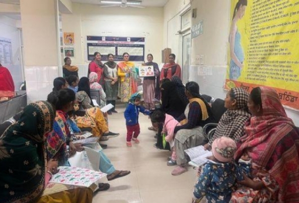 ਸਿਵਲ ਹਸਪਤਾਲ ਬਠਿੰਡਾ ਵਿਖੇ ਗਰਭਵਤੀ ਔਰਤਾਂ ਦੀ ਸਿਹਤ ਜਾਂਚ ਕੀਤੇ ਜਾਣ ਦਾ ਦ੍ਰਿਸ਼।