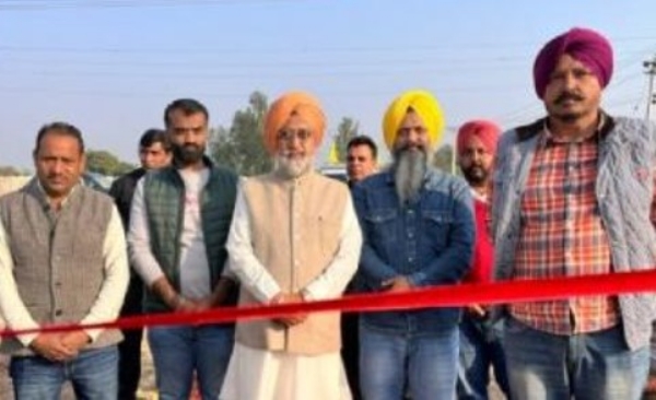 ਡੇਰਾਬੱਸੀ ਤੋਂ ਭਾਜਪਾ ਆਗੂ ਗੁਰਦਰਸ਼ਨ ਸਿੰਘ ਸੈਣੀ ਫਤਿਹਪੁਰ ਜੱਟਾਂ ਵਿਖੇ ਛਿੰਝ ਮੇਲੇ ਦਾ ਉਦਘਾਟਨ ਕਰਨ ਮੌਕੇ।