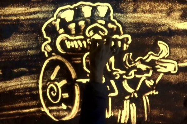 ਸੈਂਡ ਆਰਟਿਸਟ ਵੱਲੋਂ ਦਿੱਤੀ ਗਈ ਪੇਸ਼ਕਾਰੀ ਦਾ ਦ੍ਰਿਸ਼।