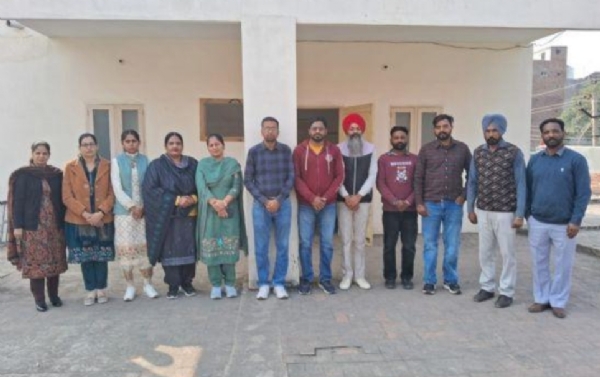 ਟੈੱਟ ਪਾਸ ਨਾਨ-ਟੀਚਿੰਗ ਸਟਾਫ਼ ਯੂਨੀਅਨ ਪੰਜਾਬ ਦੀ ਹੋਈ ਸੂਬਾ ਪੱਧਰੀ ਮੀਟਿੰਗ ਉਪਰੰਤ ਆਗੂ। ਟੈੱਟ ਪਾਸ ਨਾਨ-ਟੀਚਿੰਗ ਸਟਾਫ਼ ਯੂਨੀਅਨ ਪੰਜਾਬ ਦੀ ਹੋਈ ਸੂਬਾ ਪੱਧਰੀ ਮੀਟਿੰਗ ਉਪਰੰਤ ਆਗੂ।