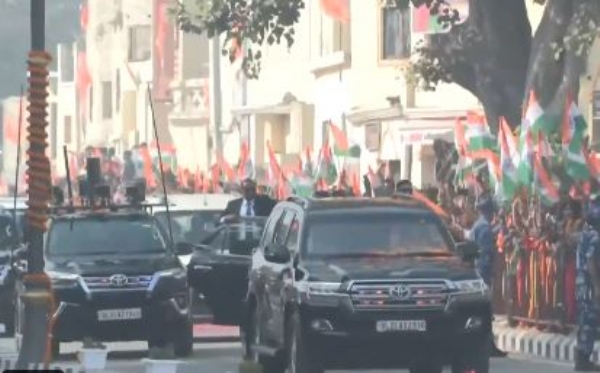 ਰੋਡ ਸ਼ੋਅ ਕਰਦੇ ਹੋਏ ਪ੍ਰਧਾਨ ਮੰਤਰੀ